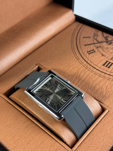 Universal Point Old Money Style Gray Strap Original