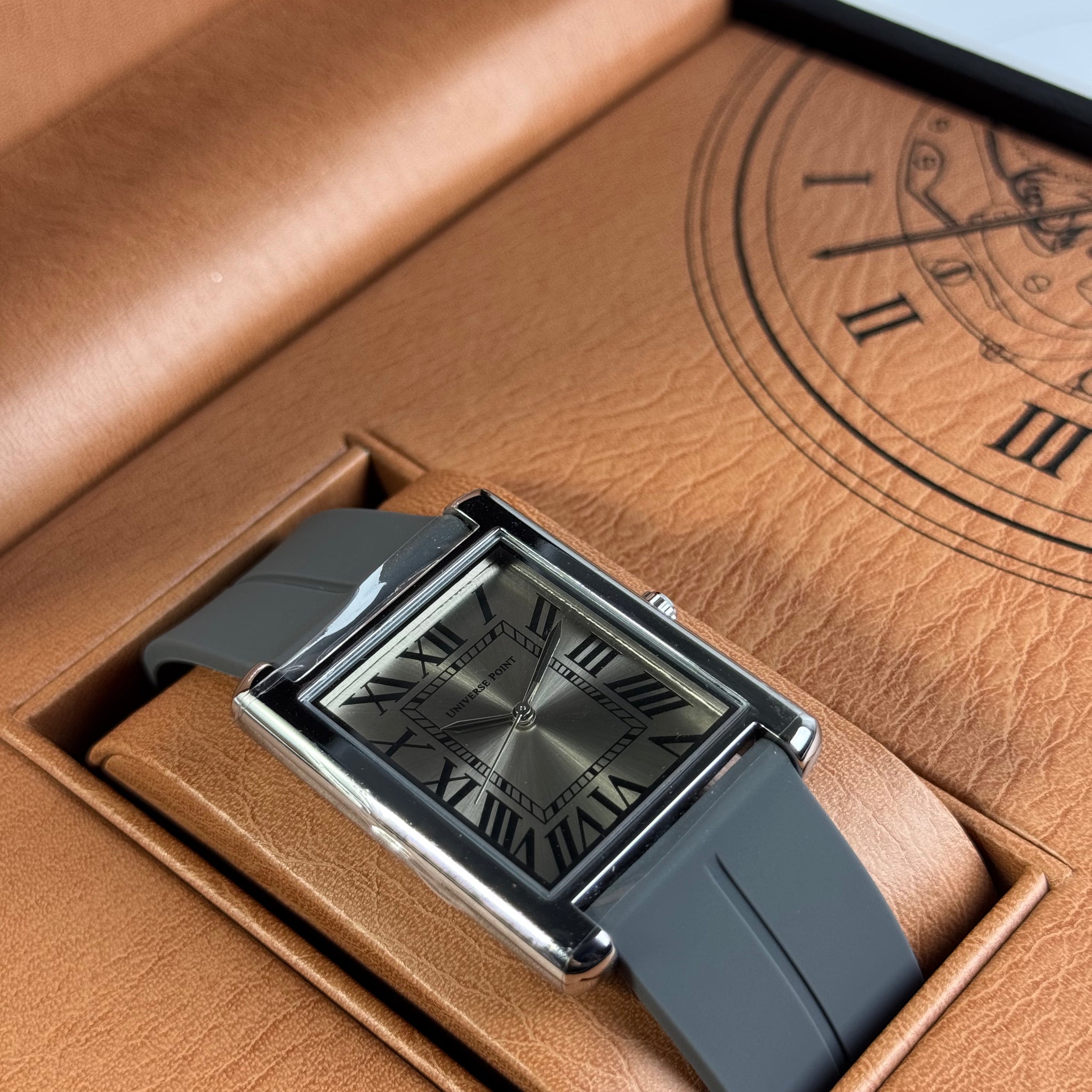 Universal Point Old Money Style Gray Strap Original