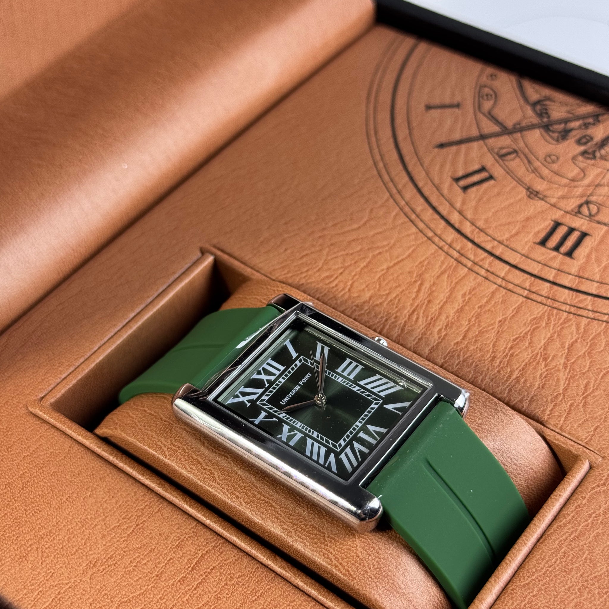 Universal Point Old Money Style Green Strap Original